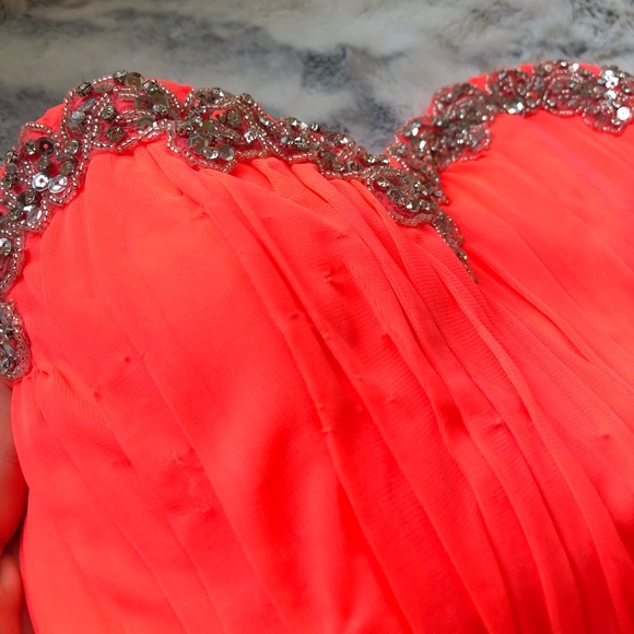 Dress - Picture 3 of 8